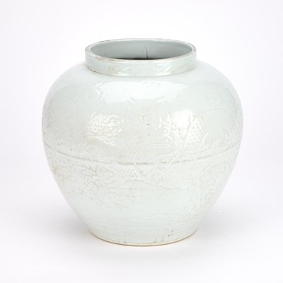 Lot 133 - A CHINESE PORCELAIN 'DRAGON' VASE