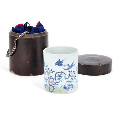 Lot 142 - A 19TH CENTURY CHINESE PORCELAIN BRUSH POT