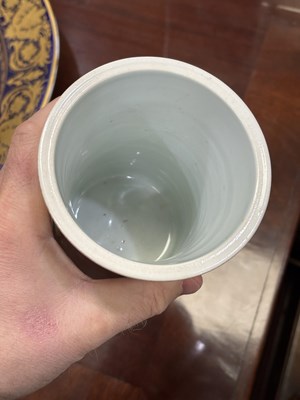 Lot 142 - A CHINESE FLAMBE-GLAZED PORCELAIN BRUSH POT