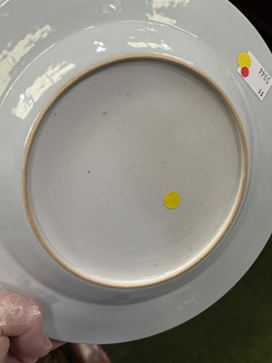 Lot 126 - A CHINESE GRISAILLE AND GILT-DECORATED PORCELAIN PLATE
