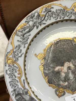 Lot 126 - A CHINESE GRISAILLE AND GILT-DECORATED PORCELAIN PLATE