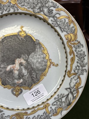 Lot 126 - A CHINESE GRISAILLE AND GILT-DECORATED PORCELAIN PLATE