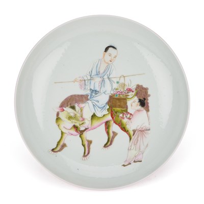 Lot 36 - A CHINESE RUBY-BACK 'IMMORTAL' SAUCER DISH