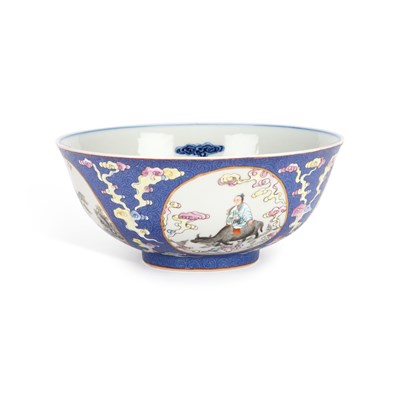 Lot 166 - A CHINESE BLUE-GROUND SGRAFFITO FAMILLE ROSE PORCELAIN 'MEDALLION' BOWL