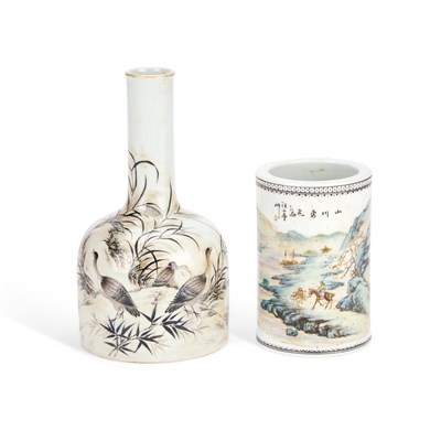 Lot 44 - AN EARLY 20TH CENTURY CHINESE PORCELAIN MALLET-SHAPED VASE AND 'LANDSCAPE' BRUSH POT