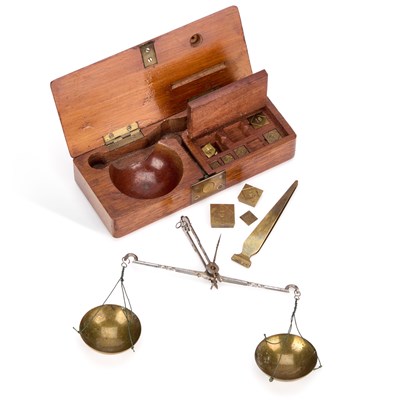 Lot 830 - A SET OF EARLY 19TH CENTURY MAHOGANY-CASED DIAMOND SCALES