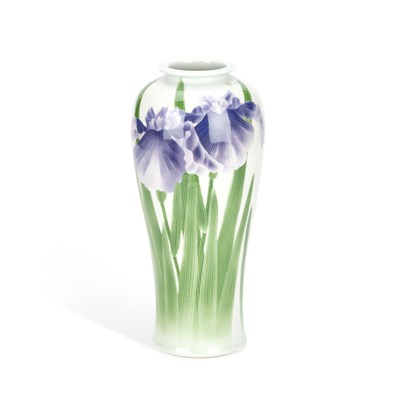 Lot 136 - A JAPANESE PORCELAIN VASE