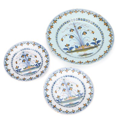 Lot 79 - A GROUP OF THREE 18TH CENTURY DELFT POLYCHROME PLATES