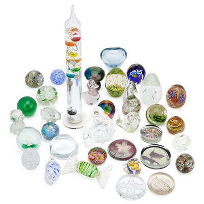 Lot 6 - A COLLECTION OF GLASS PAPERWEIGHTS