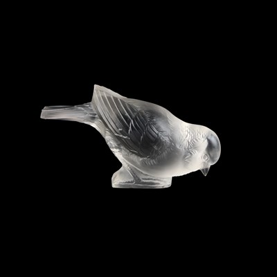 Lot 37 - RENÉ LALIQUE (FRENCH, 1860-1945), A 'MOINEAU' PAPERWEIGHT, DESIGNED 1925