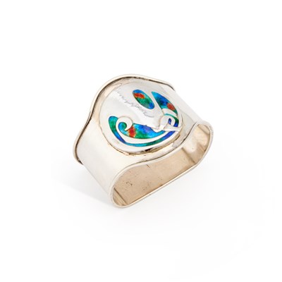 Lot 417 - AN ARTS AND CRAFTS SILVER AND ENAMEL NAPKIN RING