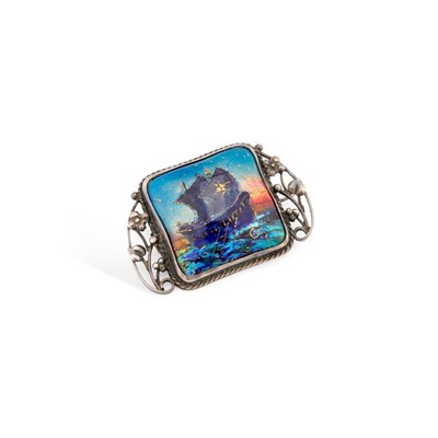 Lot 761 - GEORGE EDWARD HUNT, AN ARTS AND CRAFTS SILVER AND ENAMEL PANEL BROOCH