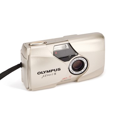 Lot 833 - AN OLYMPUS MJU-II ALL-WEATHER COMPACT CAMERA