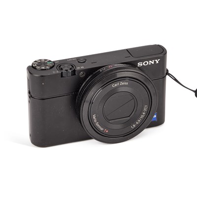Lot 835 - A SONY CYBERSHOT DSC-RX100 DIGITAL CAMERA