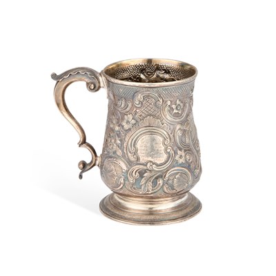 Lot 543 - AN EARLY GEORGE III SILVER MUG