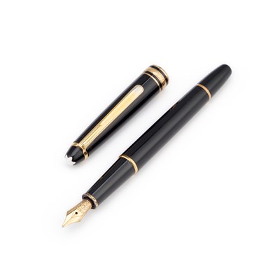Lot 812 - A MONTBLANC MEISTERSTUCK FOUNTAIN PEN