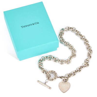 Lot 626 - TIFFANY & CO., A SILVER HEART TAG NECKLACE