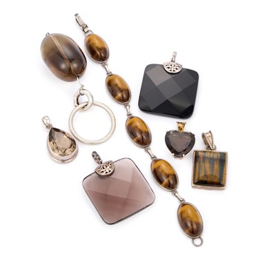 Lot 749 - A GROUP OF GEM-SET JEWELLERY