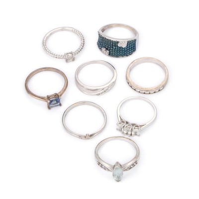Lot 635 - A GROUP OF GEM-SET RINGS