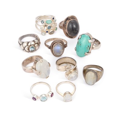 Lot 750 - A GROUP OF GEM-SET RINGS