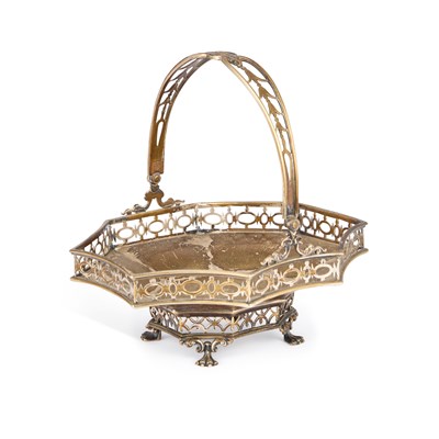 Lot 346 - A GEORGE V SILVER SWING-HANDLE BON-BON BASKET