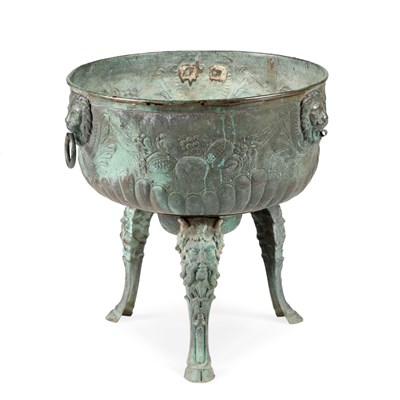 Lot 343 - A LARGE COPPER JARDINIÈRE