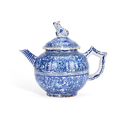 Lot 82 - AN 18TH CENTURY DUTCH DELFT BLUE AND WHITE TEAPOT