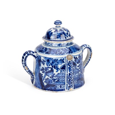 Lot 65 - AN 18TH CENTURY DUTCH DELFT BLUE AND WHITE POSSET POT