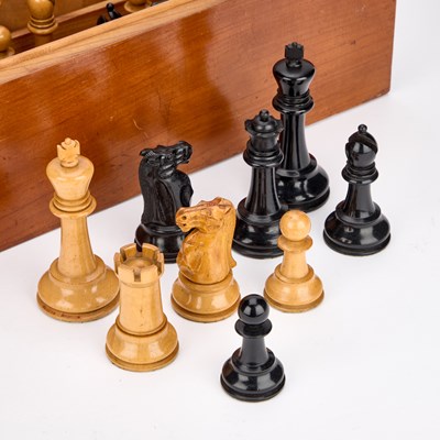 Lot 826 - A LARGE STAUNTON-TYPE CHESS SET