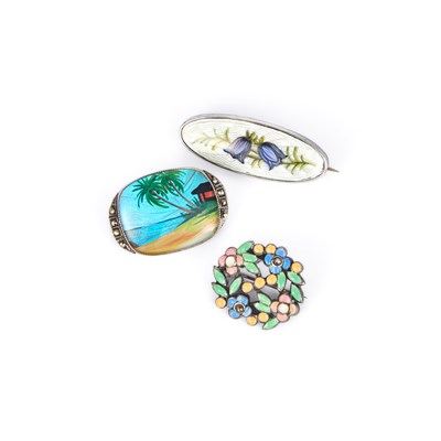 Lot 631 - THREE BROOCHES