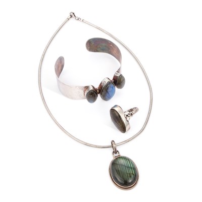 Lot 662 - THREE PIECES OF LABRADORITE JEWELLERY