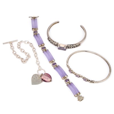 Lot 641 - A GROUP OF BRACELETS