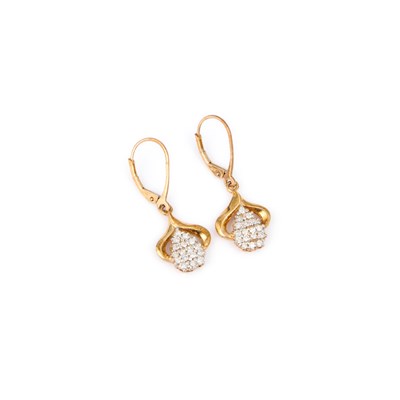 Lot 614 - A PAIR OF 9 CARAT GOLD DIAMOND DROP EARRINGS