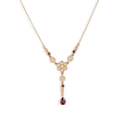 Lot 628 - A SEED PEARL AND GARNET NECKLACE