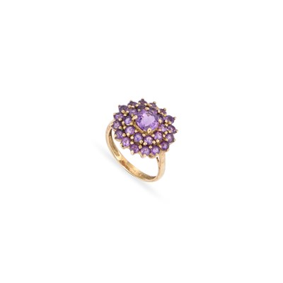 Lot 670 - A 9 CARAT GOLD AMETHYST CLUSTER RING
