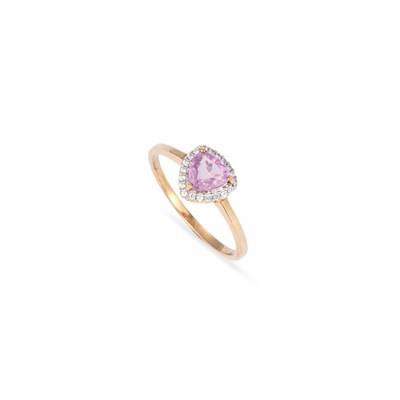 Lot 683 - A 9 CARAT GOLD SAPPHIRE HALO RING