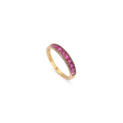 Lot 664 - A 9 CARAT GOLD RUBY BAND RING