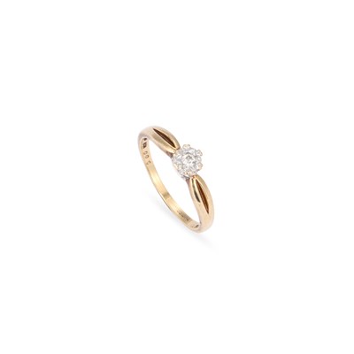 Lot 643 - A 9 CARAT GOLD DIAMOND SOLITAIRE RING