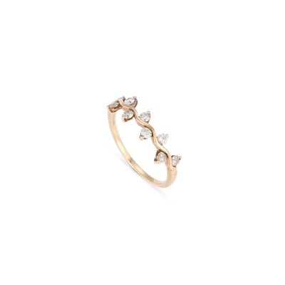 Lot 623 - A 9 CARAT GOLD DIAMOND RING