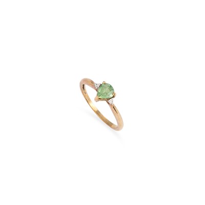 Lot 691 - A 9 CARAT GOLD PERIDOT AND DIAMOND RING