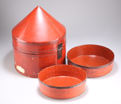 Lot 197 - AN 18TH CENTURY CHINESE FOOD CONTAINER / HAT BOX