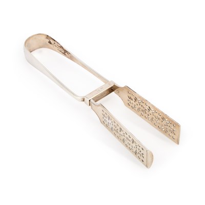 Lot 474 - A PAIR OF VICTORIAN SILVER ASPARAGUS TONGS