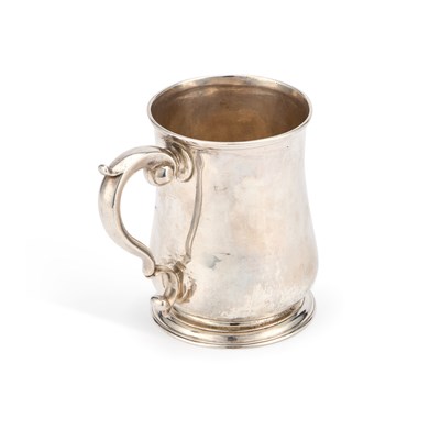 Lot 237 - A GEORGE II SILVER MUG