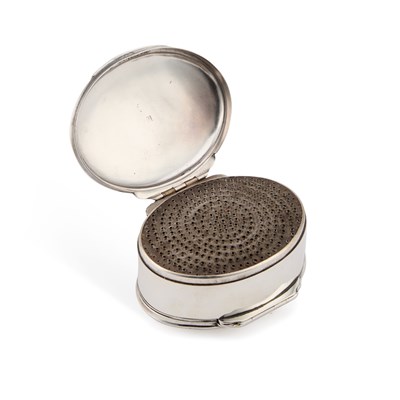 Lot 221 - A LARGE 18TH CENTURY SILVER NUTMEG GRATER