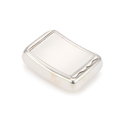 Lot 135 - A GEORGE V SILVER SNUFF BOX