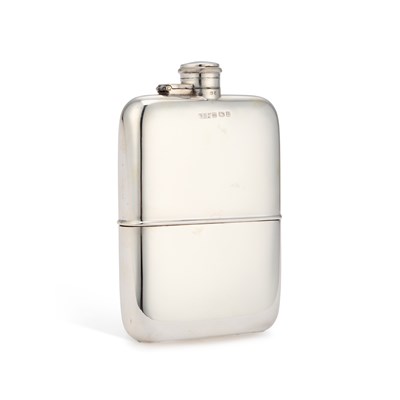 Lot 334 - A LARGE GEORGE V SILVER SPIRIT FLASK