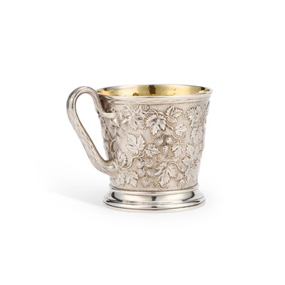 Lot 174 - A VICTORIAN SILVER MUG