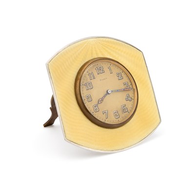 Lot 411 - AN ART DECO SILVER AND ENAMEL STRUT CLOCK