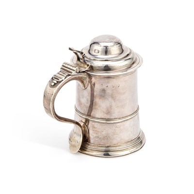 Lot 234 - A GEORGE II SILVER TANKARD