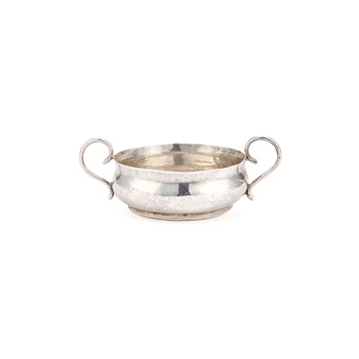 Lot 583 - A JAMES II SMALL SILVER PORRINGER